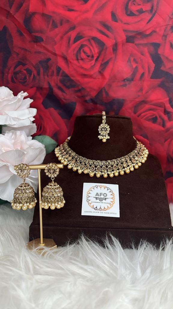 TRADITIONAL GOLDEN KUNDAL SET